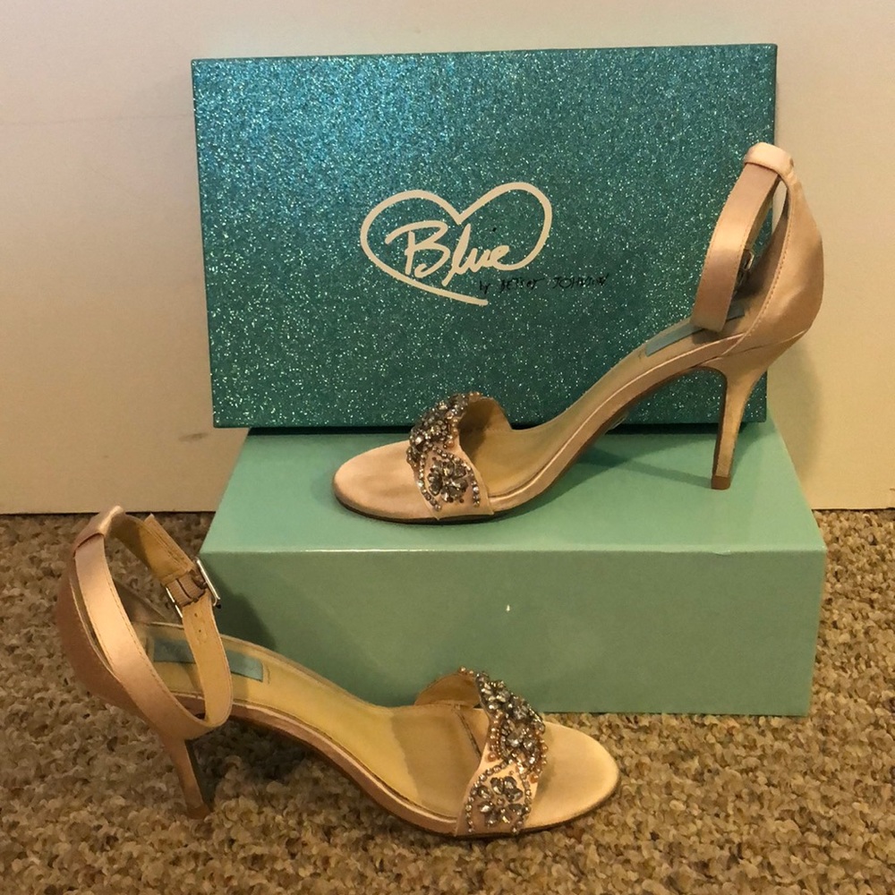 Blue by Betsey Johnson Size 9 Champagne heels